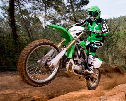 Especial - Loucura ou marketing? Moto 1000cc nas trilhas e Touring na pista  de motocross - MotoX