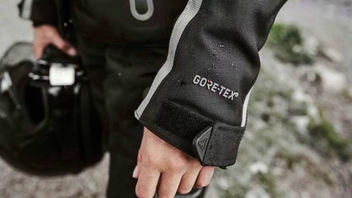 Gore-Tex: Tecnologia, história e inovação para o motociclista moderno