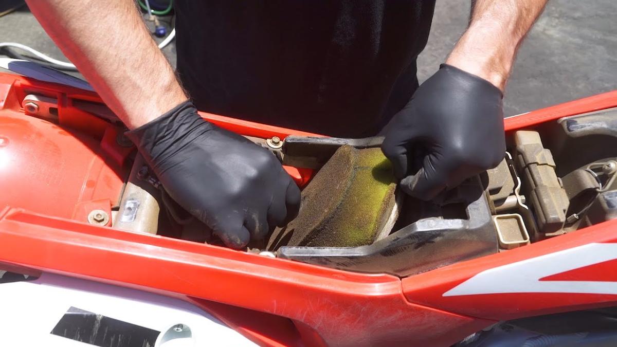 Como Limpar o Filtro de Ar da Sua Moto Off-Road