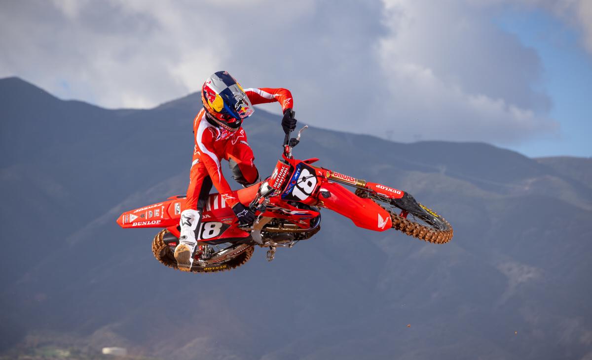Jett Lawrence e sua dominância no AMA Motocross 450: 22 Vitórias em 24 Etapas