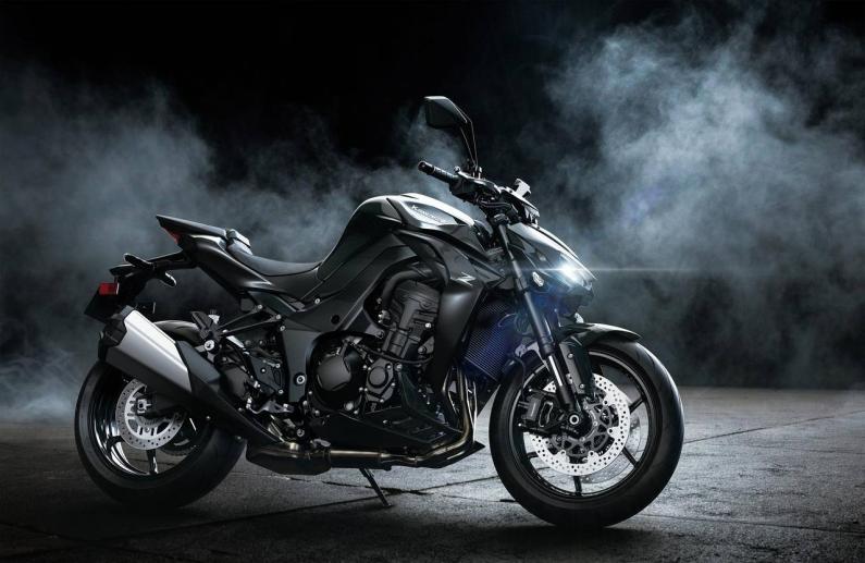ブルーサファイア Kawasaki Z1100 SE ABS 2026: o retorno da supernaked japonesa