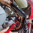 Protetor de Curva Carbono Start GasGas EC 250/350F 4T 24/25 + EX 350F 4T 24/25 + Husqvarna FE 250/350 4T 24/25 + KTM EXC-F 250/350 4T 24/25