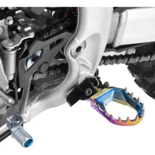 Pedaleira Zeta Max KTM 125/250/300/450 23/25 + HUSQ. 125/250/300/450 23/24 Camaleão