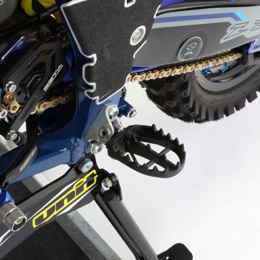 Pedaleira Zeta / DRC Ultra Larga 57mm YZF 250 01/23 + YZF 450 03/22 + WRF 250 01/23 + WRF 400/450 99/23